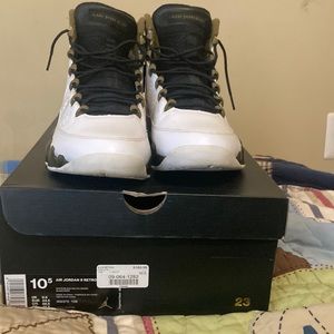 Jordan 9 Retro Statue   White/Black Militia Green